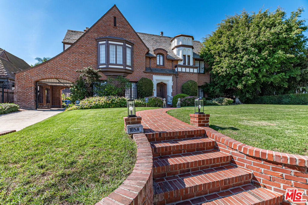 165 N Las Palmas Avenue