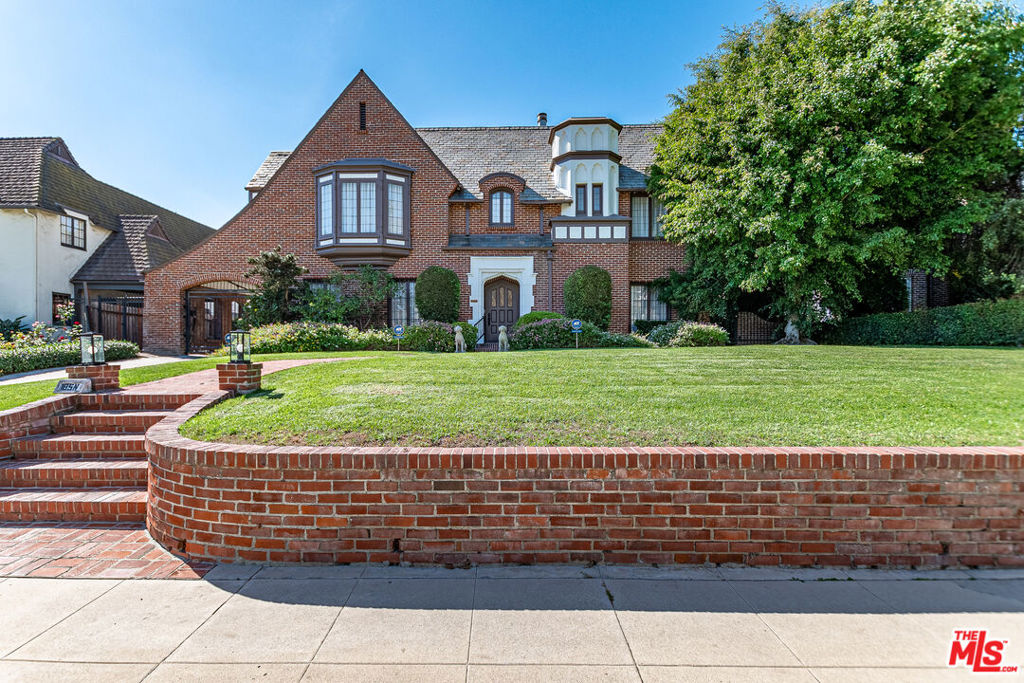 165 N Las Palmas Avenue