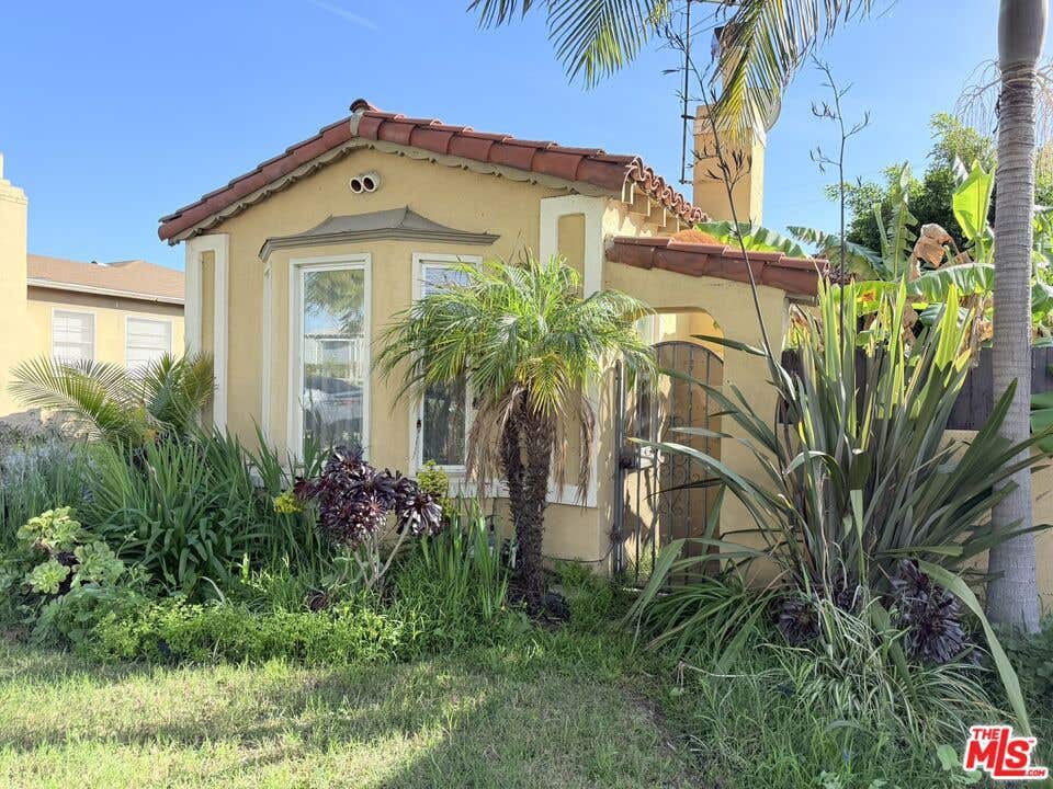 Photo of 3016 W 83rd Street, Inglewood, CA 90305 (MLS # 26653937)