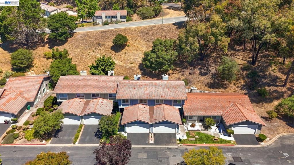 Photo of 34 Chimney Rock, Oakland, CA 94605 (MLS # 41130286)
