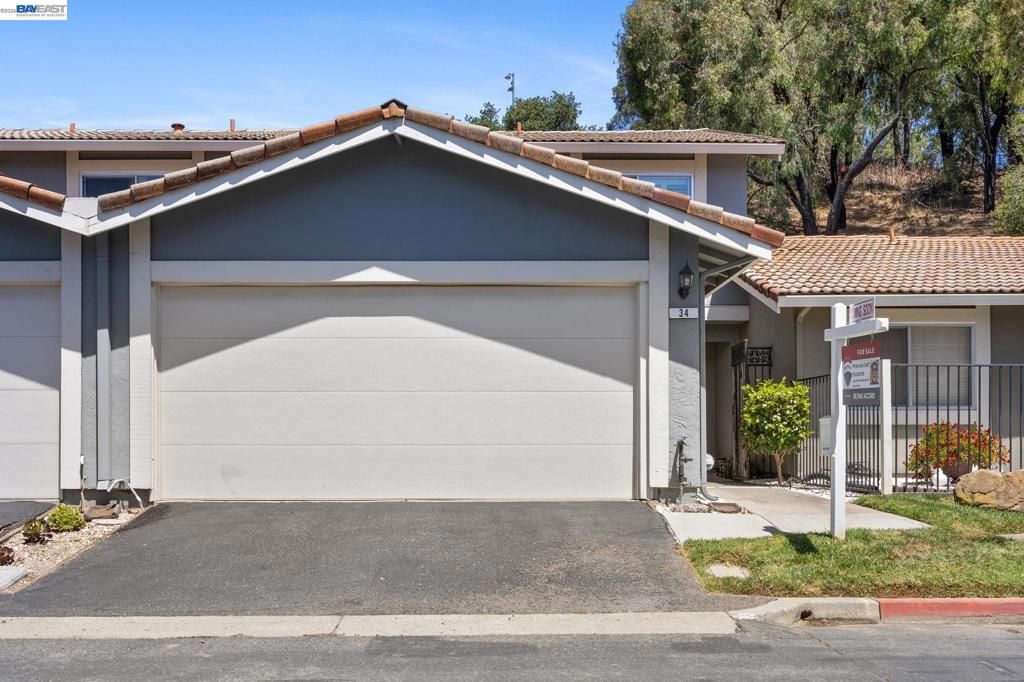 Photo of 34 Chimney Rock, Oakland, CA 94605 (MLS # 41130286)