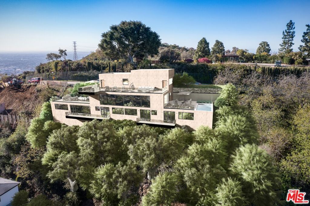 Photo of 7315 W Pyramid Place, Los Angeles, CA 90046 (MLS # 25593767)