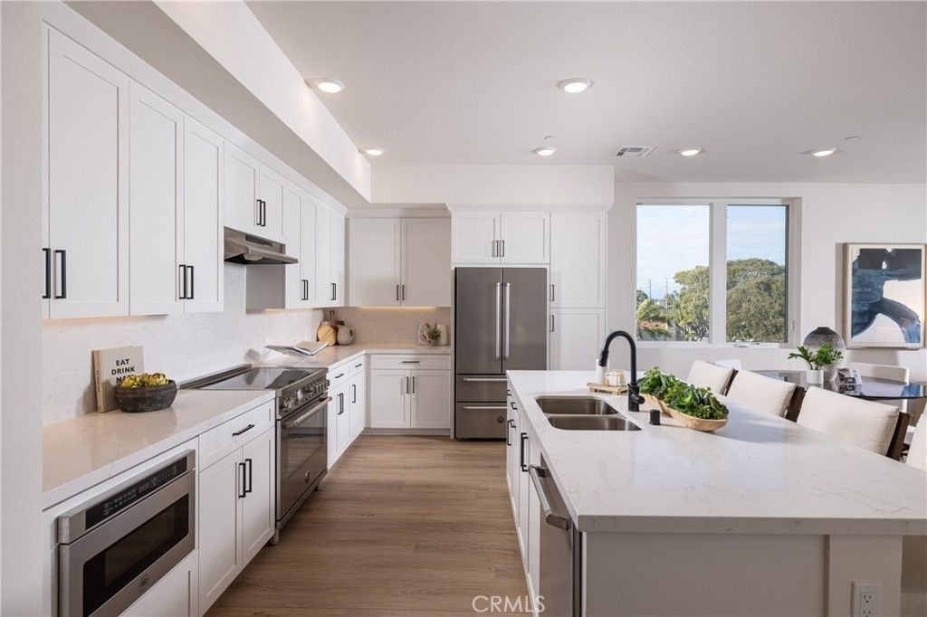 Photo of 414 Main Street #420, Huntington Beach, CA 92648 (MLS # OC25186260)