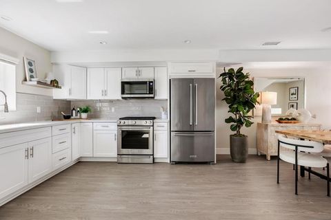 1956 Hornblend St 9 San Diego CA 92109