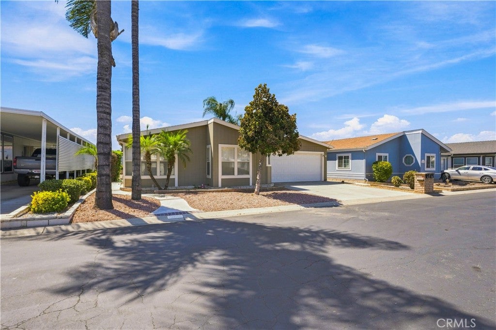 1250 N Kirby 207