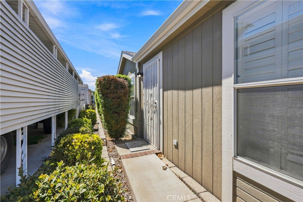 1250 N Kirby 207