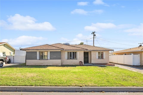 Photo of 502 W Leeside ST, Glendora, CA 91741 (MLS # CV26232103)