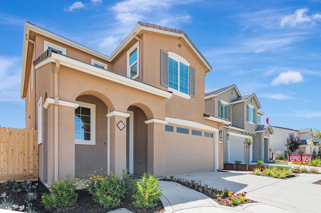 1143 Coyote Peak Way