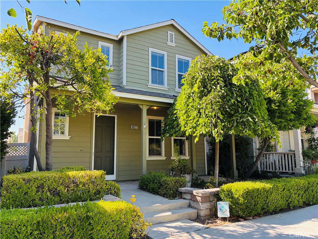 Beautiful turnkey home in Harveston neighborhood, just few houses down from the lake. This 3-bedroom cottage features upgrades such as wood and tile flooring, warm maple cabinets, and a maple stair railing. The front formal living room, office niche, and separate dining area provide ample space for various activities. The kitchen is equipped with granite tile counters, an island and stainless steel appliances. The master bedroom offers a serene view of the paseo from its window seating. Bathrooms include dual sinks, upgraded lighting, and a separate jetted tub/shower in the master. Outside, the courtyard boasts large stone pavers and an alumawood patio cover, perfect for outdoor relaxation.
Walk to: Olympic-sized pool, hot tub, splash pad, baseball/soccer fields, award winning schools/day care, groceries, mall, movies... Resident-only themed festivals & events.