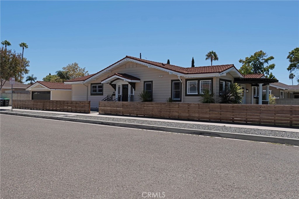 1104 W Palm Avenue