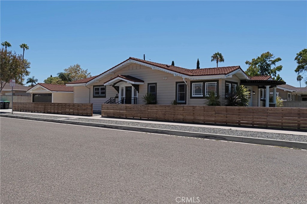 1104 W Palm Avenue