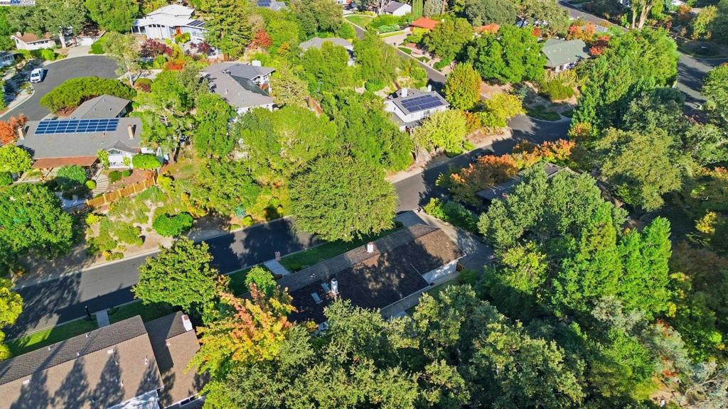 ROUNDHILL - Residential