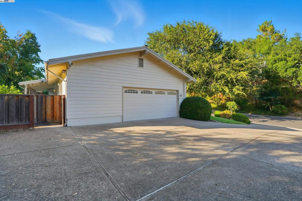ROUNDHILL - Residential
