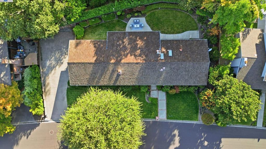 ROUNDHILL - Residential
