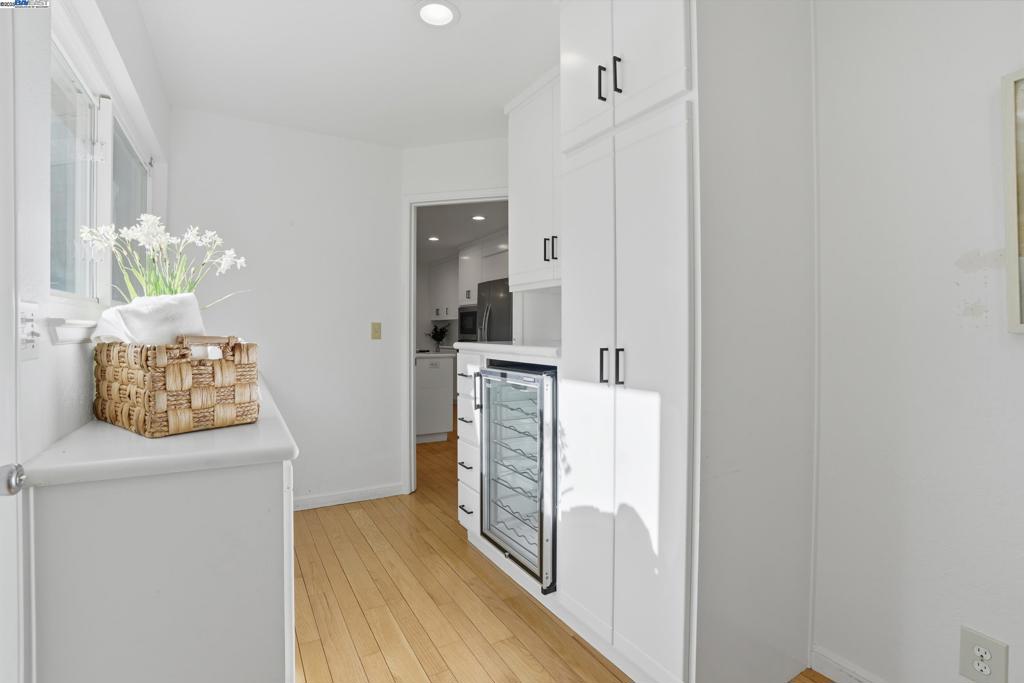 ROUNDHILL - Residential