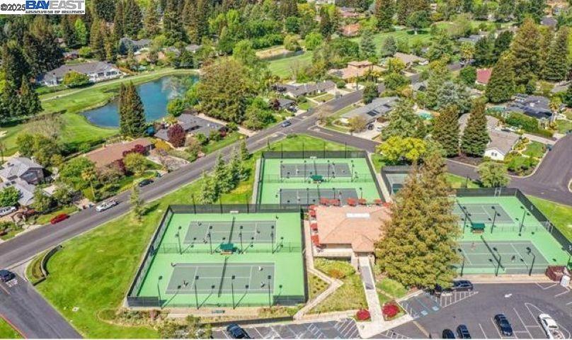 ROUNDHILL - Residential