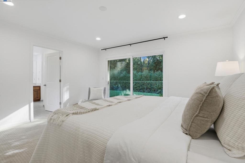 ROUNDHILL - Residential