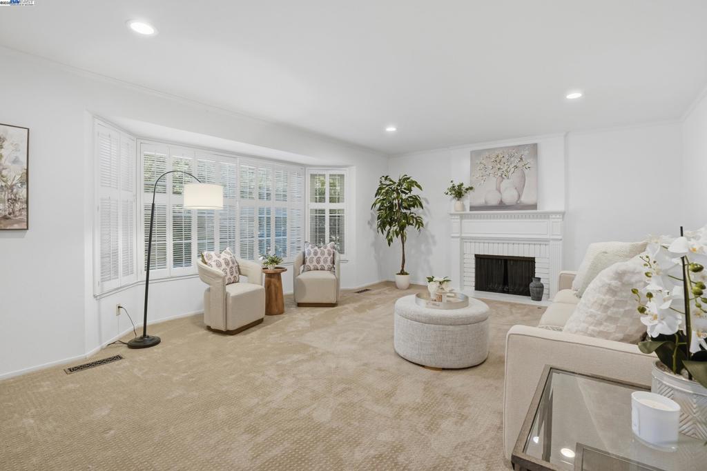 ROUNDHILL - Residential