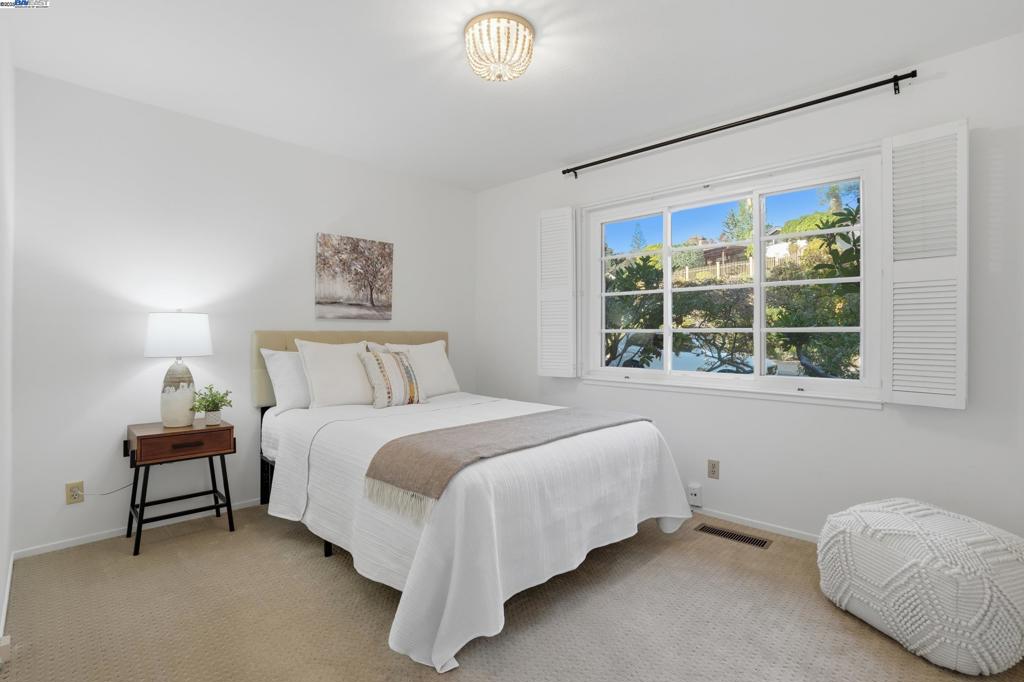 ROUNDHILL - Residential