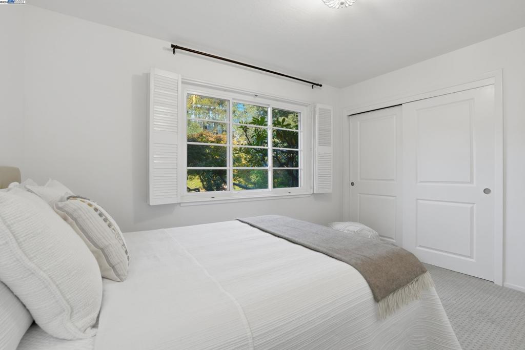 ROUNDHILL - Residential
