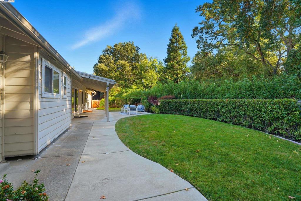 ROUNDHILL - Residential