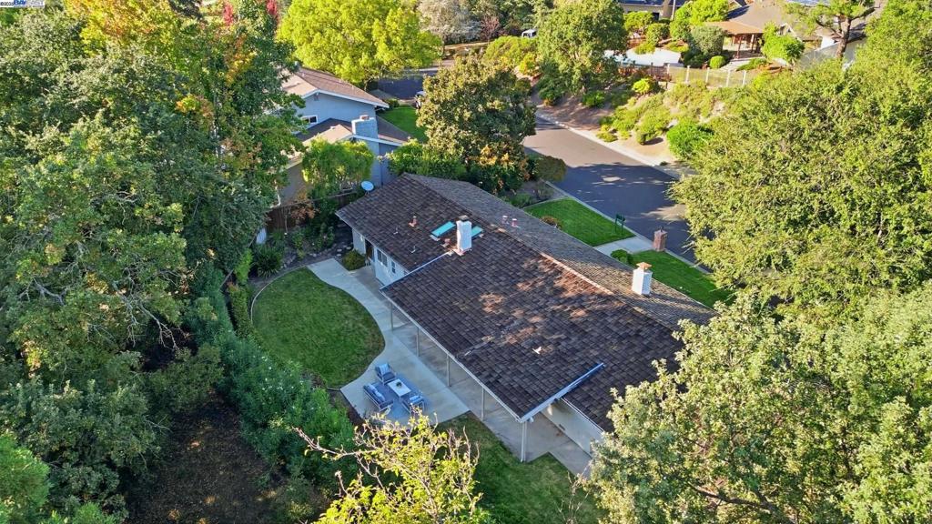 ROUNDHILL - Residential