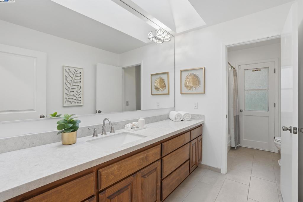 ROUNDHILL - Residential