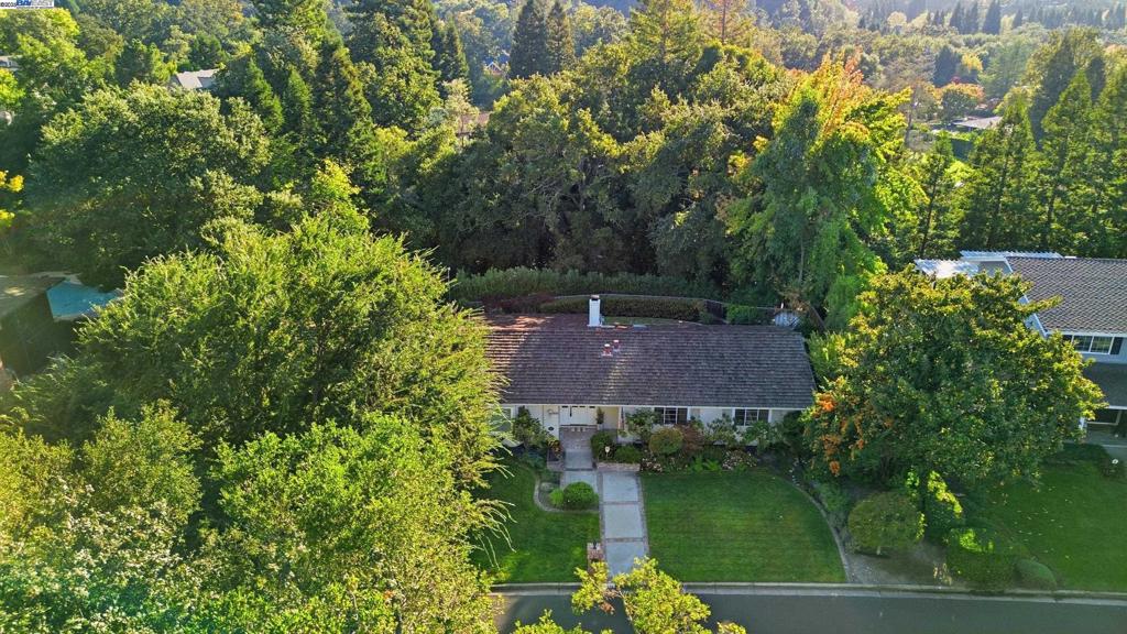 ROUNDHILL - Residential