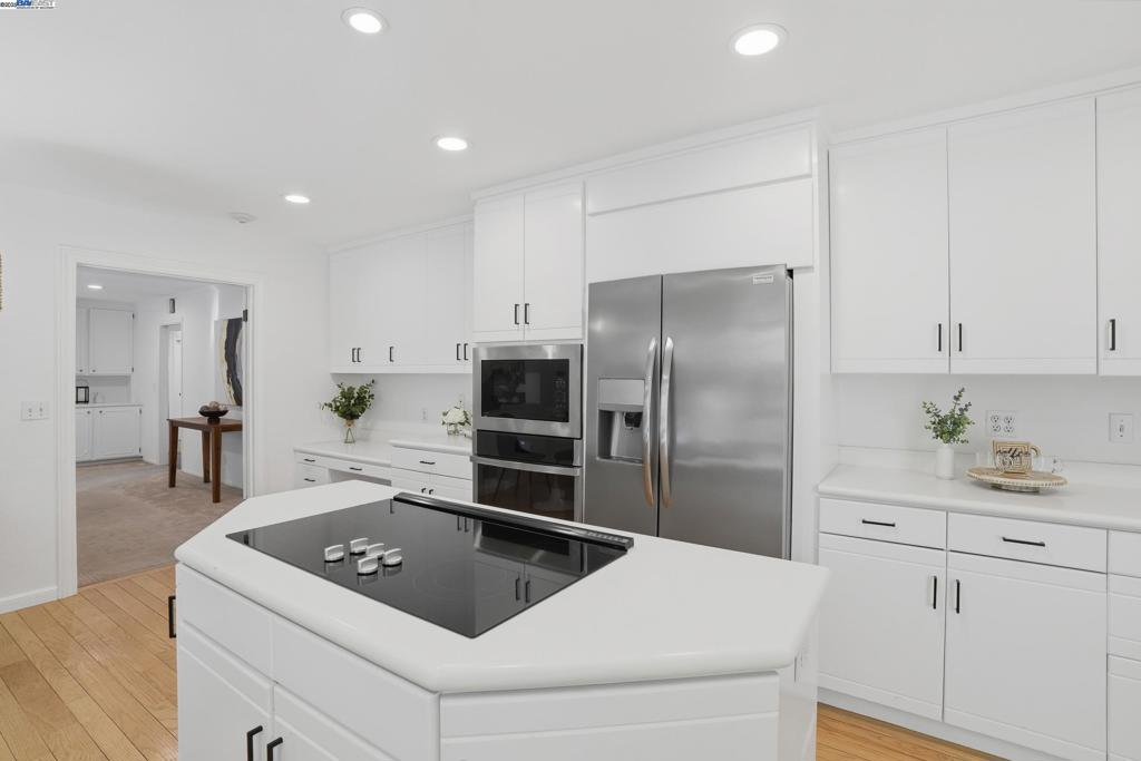 ROUNDHILL - Residential