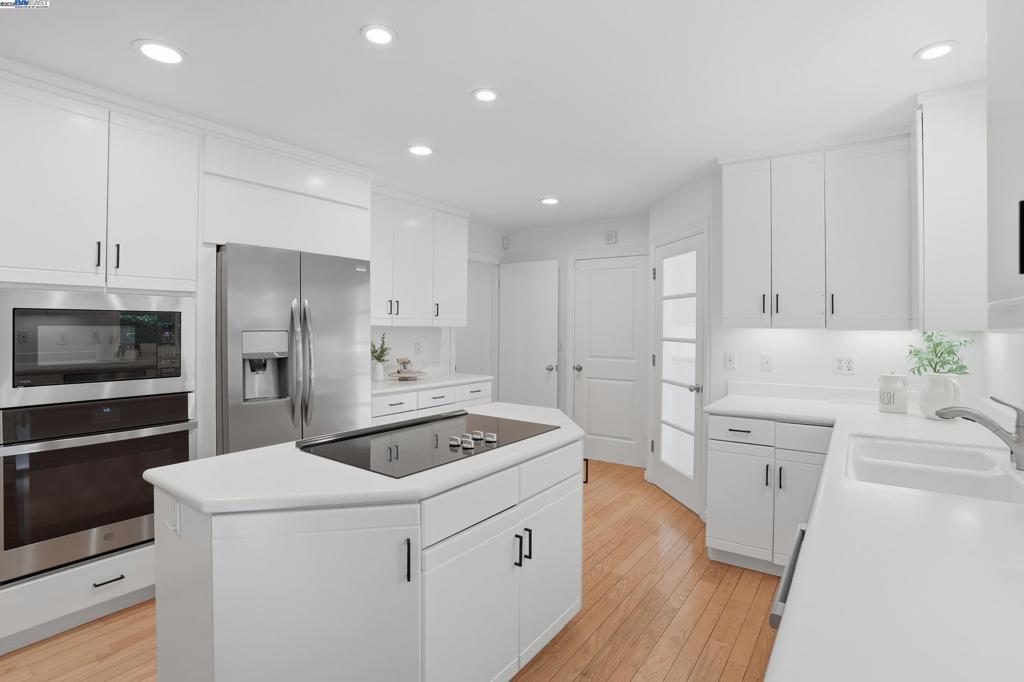 ROUNDHILL - Residential
