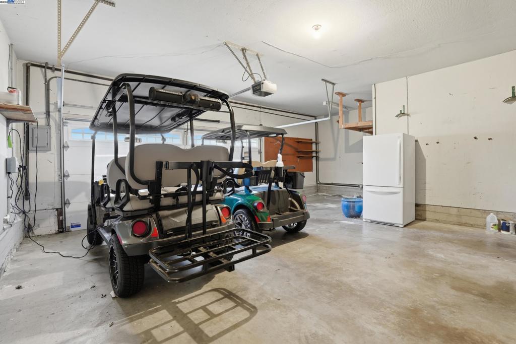 ROUNDHILL - Residential
