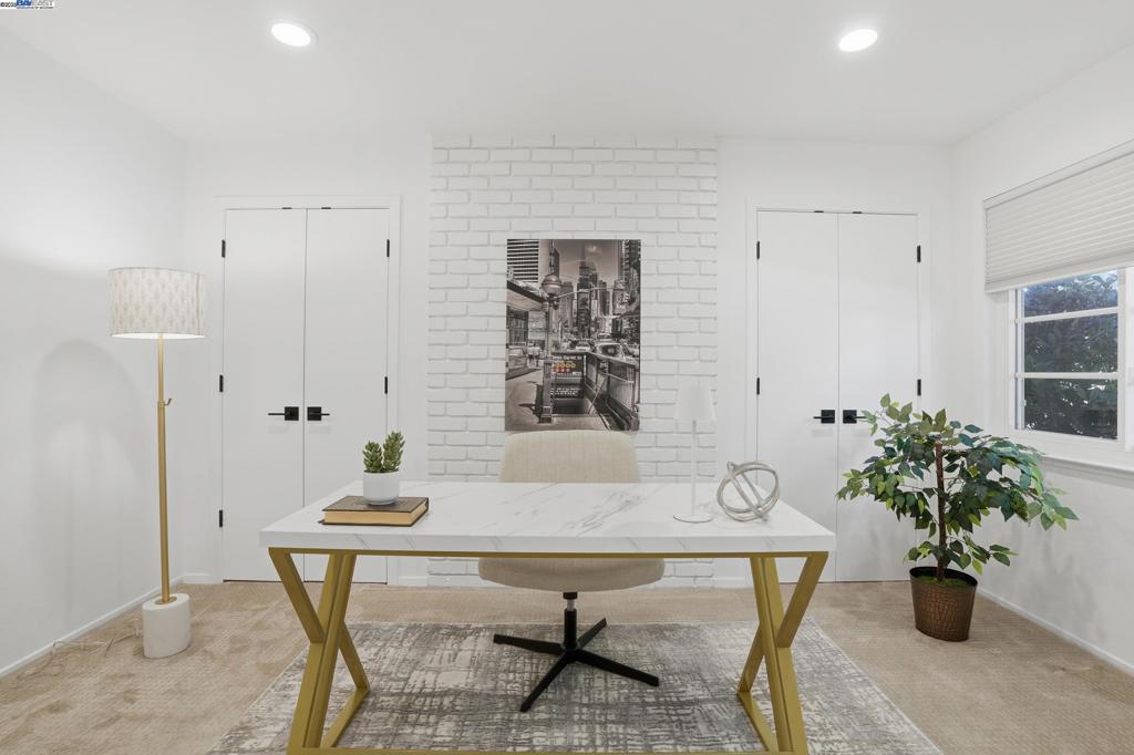 ROUNDHILL - Residential