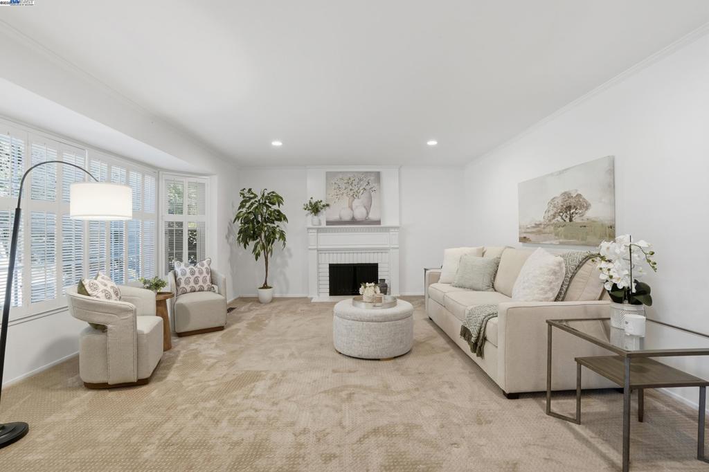 ROUNDHILL - Residential