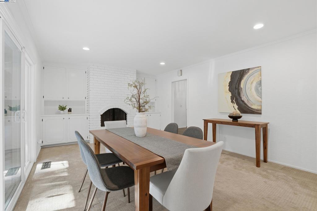 ROUNDHILL - Residential