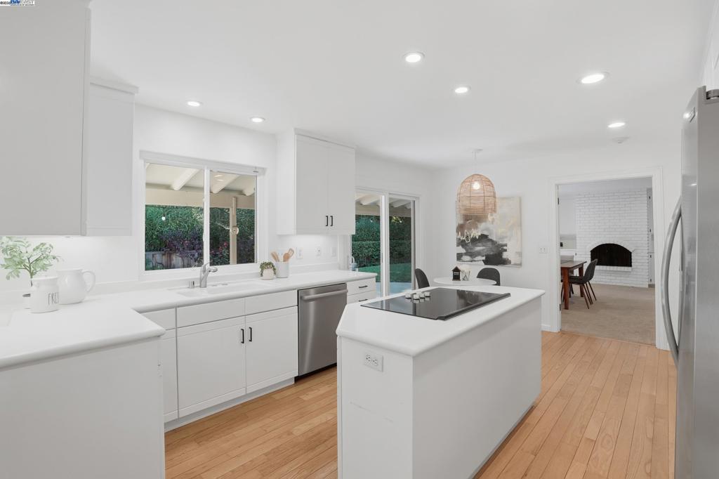 ROUNDHILL - Residential