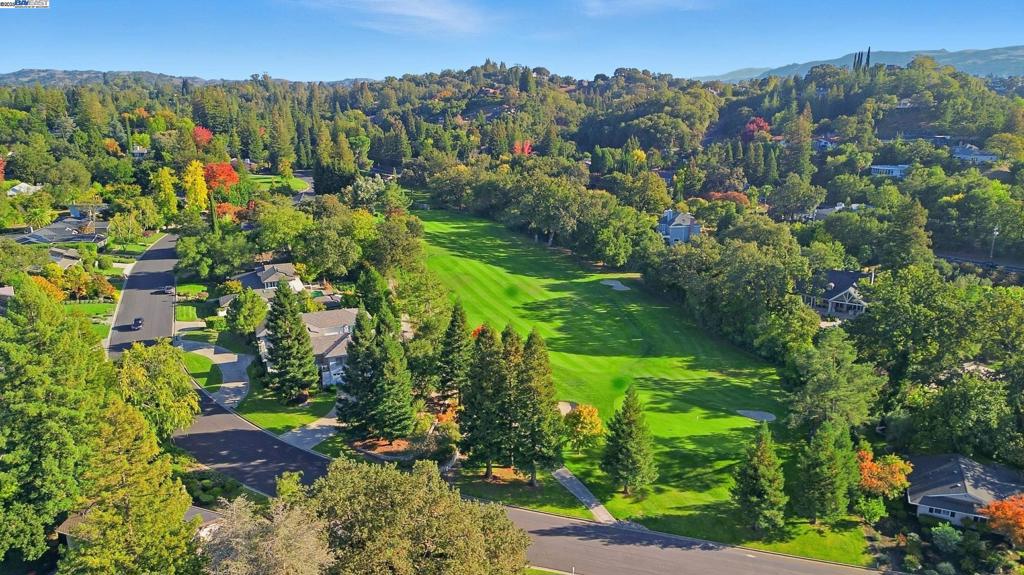 ROUNDHILL - Residential