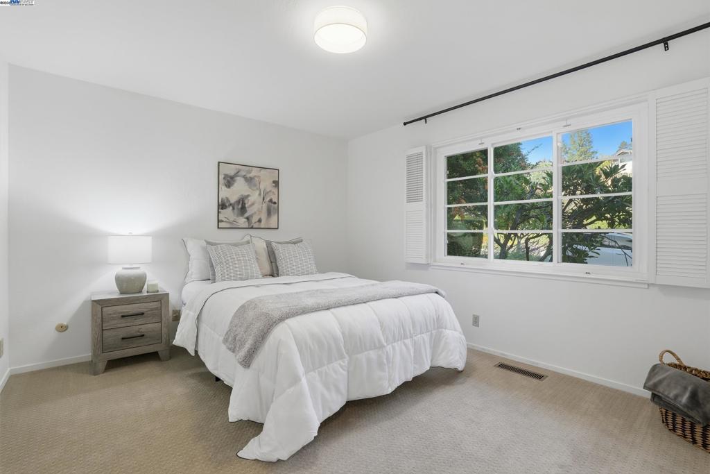 ROUNDHILL - Residential