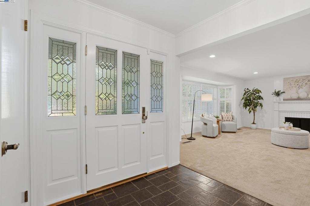 ROUNDHILL - Residential