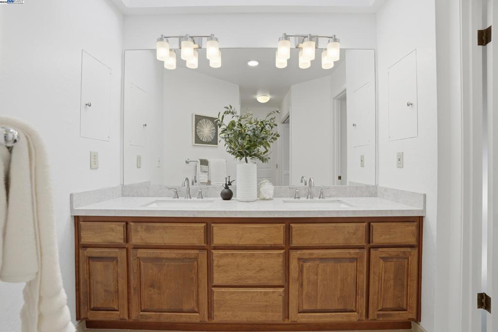 ROUNDHILL - Residential
