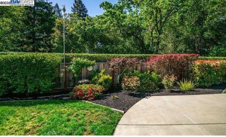 ROUNDHILL - Residential