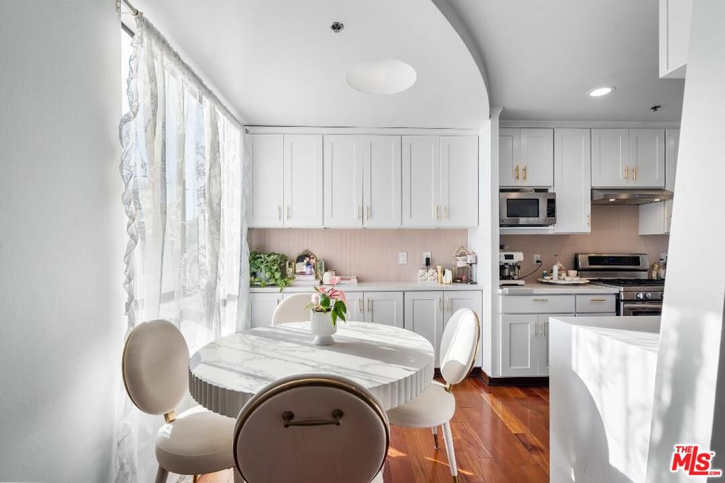 Properties 4 326 Westminster Avenue 304