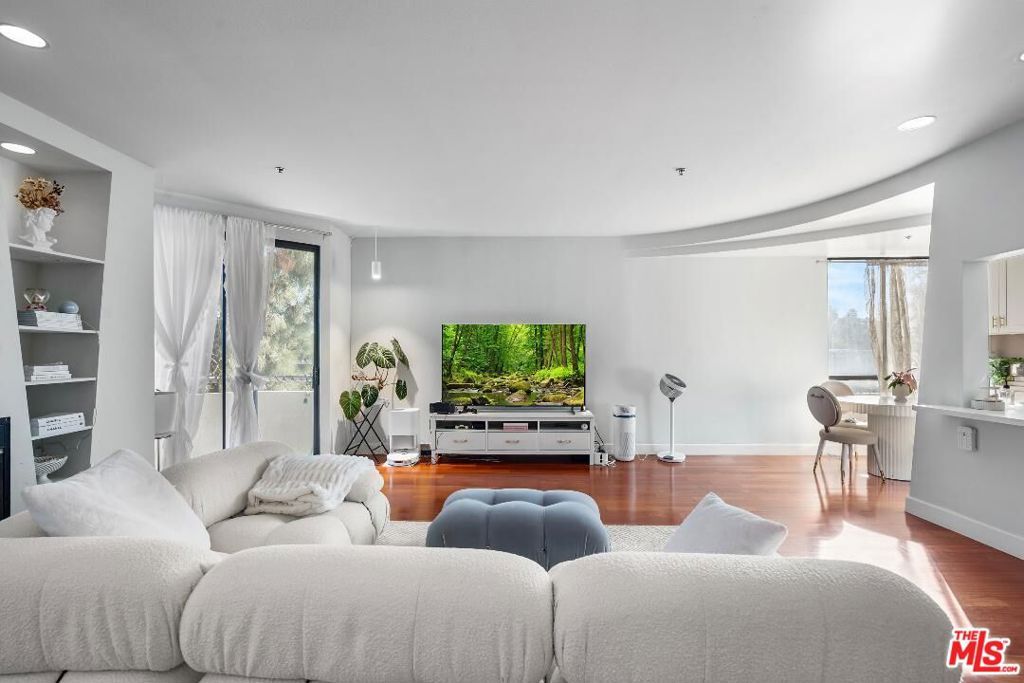 Photo of 326 Westminster Avenue #304, Los Angeles, CA 90020 (MLS # 26636999)