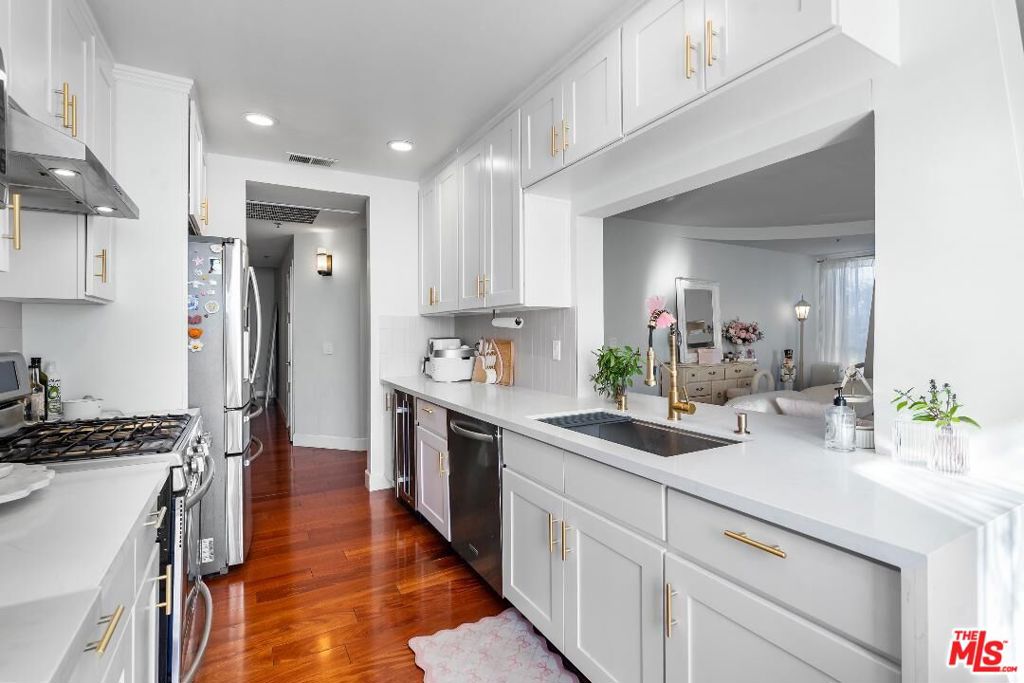 Properties 3 326 Westminster Avenue 304