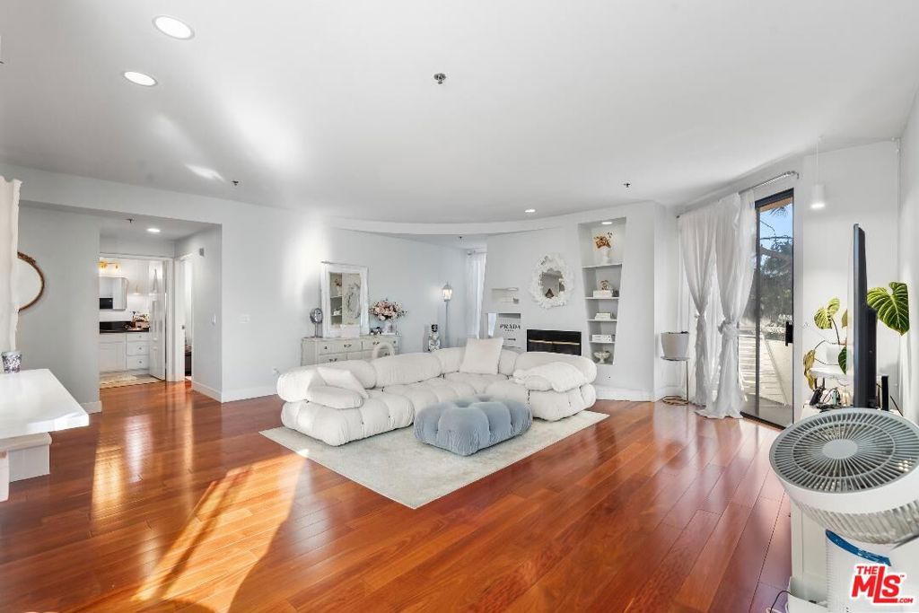 Photo of 326 Westminster Avenue #304, Los Angeles, CA 90020 (MLS # 26636999)