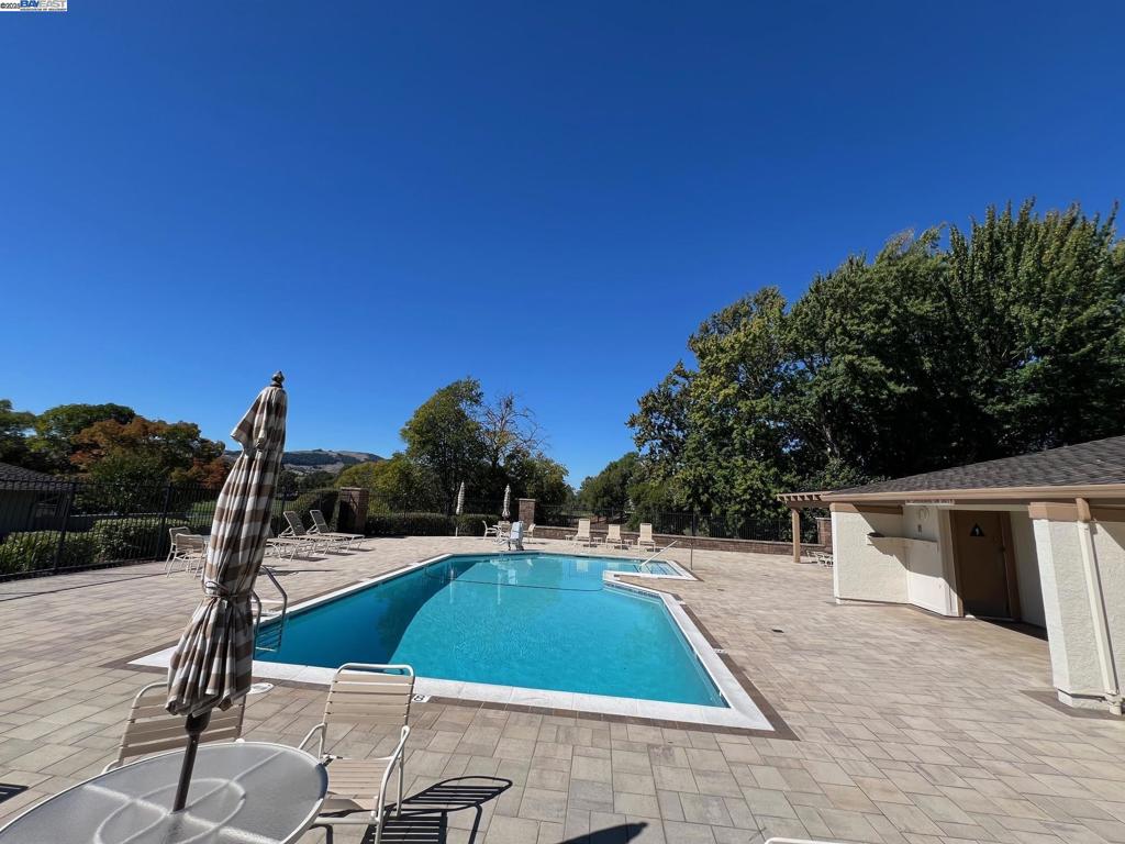 CROW CANYON C.C. - Residential