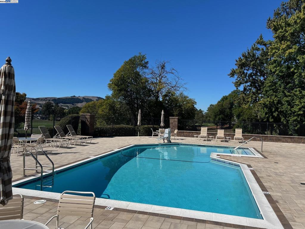 CROW CANYON C.C. - Residential
