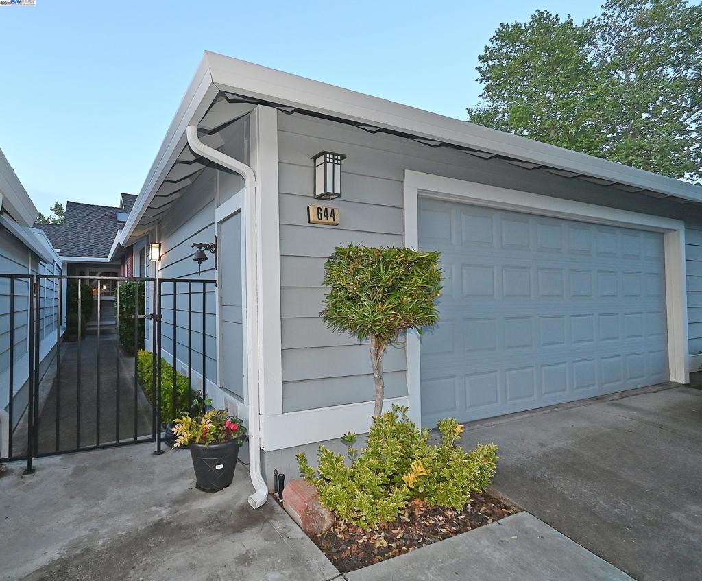 CROW CANYON C.C. - Residential