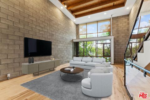 Photo of 6615 Melrose Avenue #3, Los Angeles, CA 90038 (MLS # 26794111)