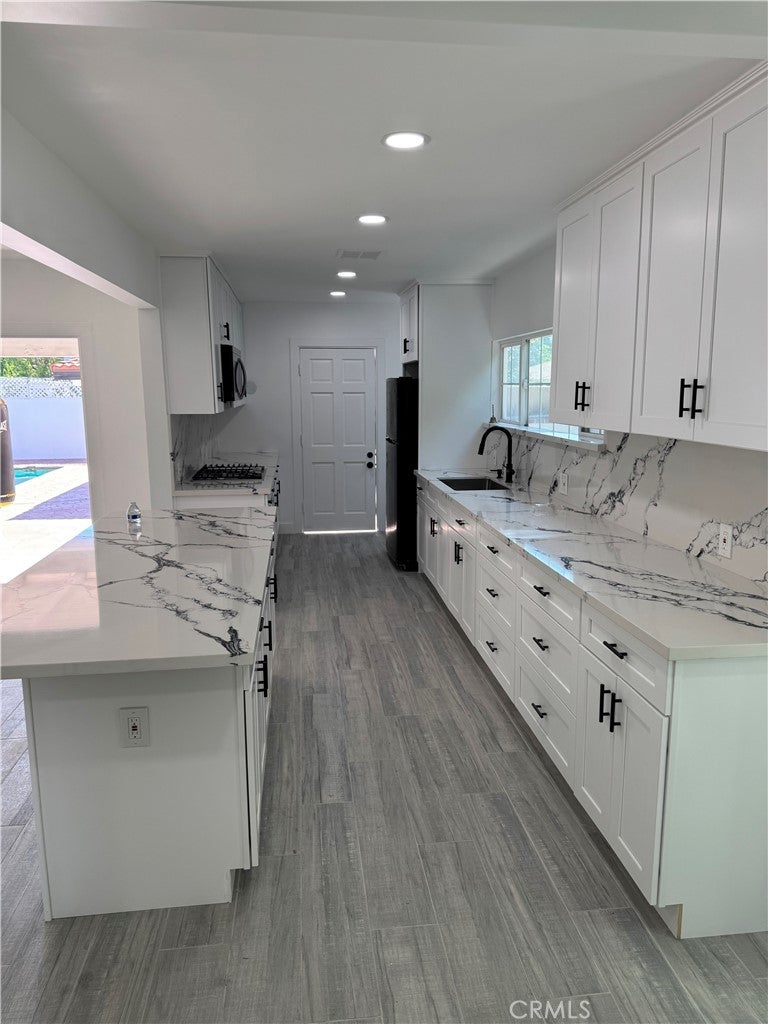 Photo of 5230 Seville AVE, Encino, CA 91436 (MLS # DW26229166)