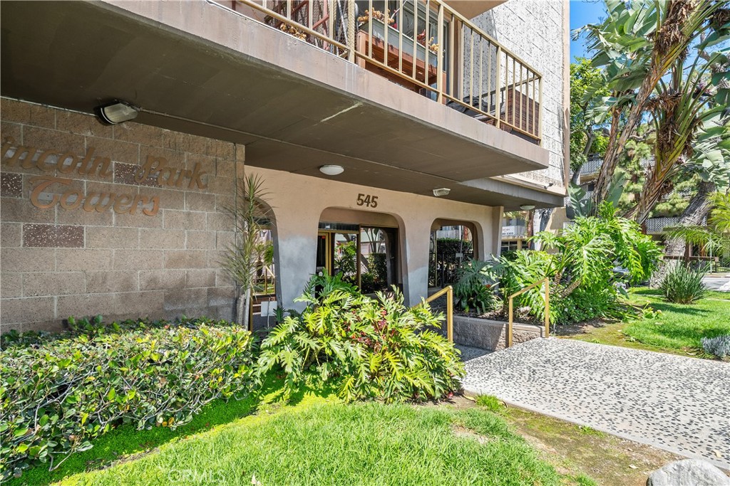 545 Chestnut Avenue 202